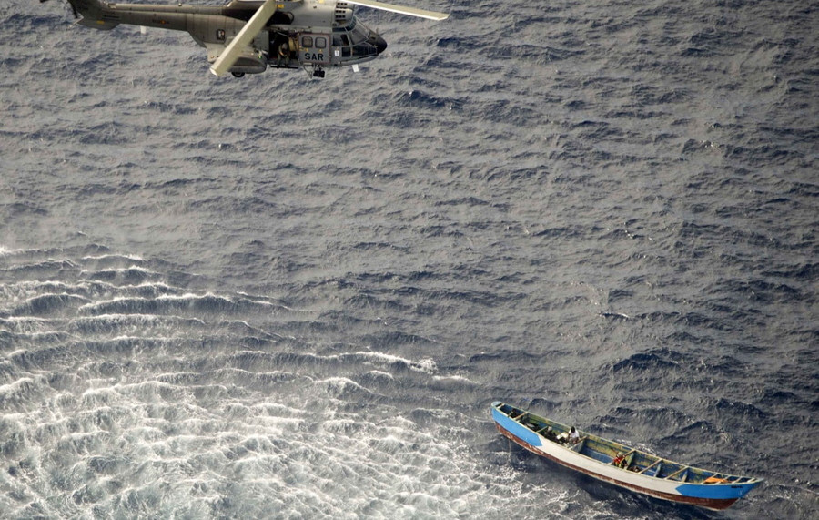 Πλοιάριο με 24 πτώματα μεταναστών εντοπίστηκε στα Κανάρια νησιά – Ανάμεσά τους και δυο παιδιά