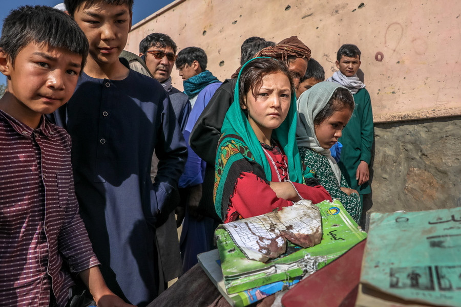 Αφγανιστάν: 50 νεκρές μαθήτριες και πάνω από 150 τραυματίες σε βομβιστική επίθεση σε σχολείο