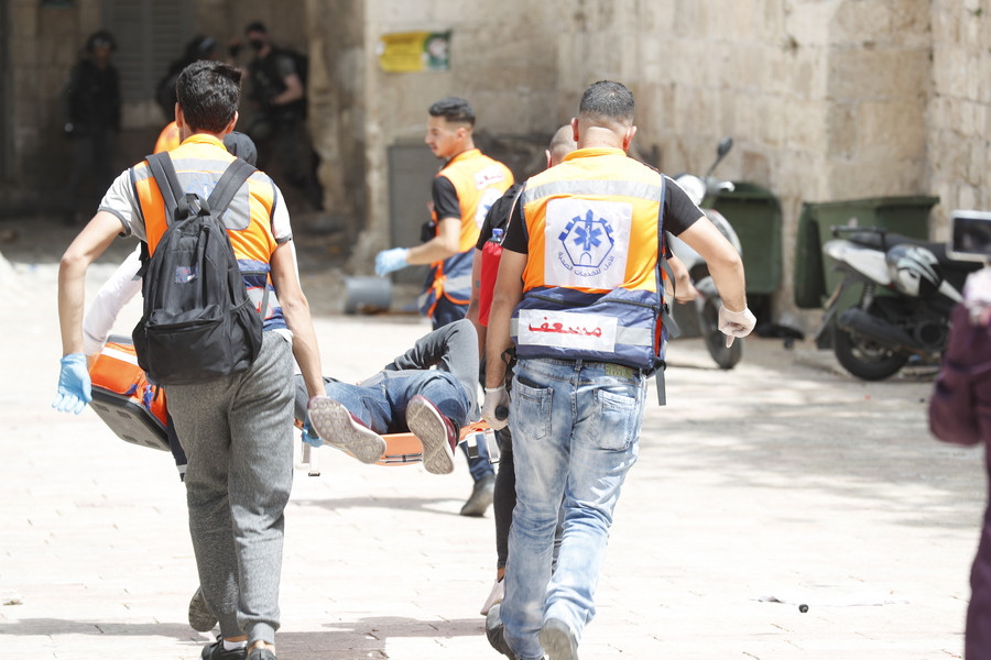 Ιερουσαλήμ: Εκατοντάδες τραυματίες Παλαιστίνιοι από συγκρούσεις με ισραηλινές δυνάμεις