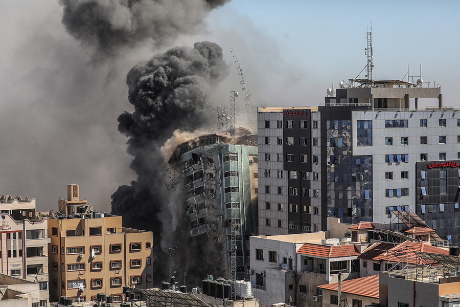 Γάζα: Κατέρρευσε από ισραηλινούς βομβαρδισμούς το κτίριο όπου στεγάζονται Associated Press και Al Jazeera