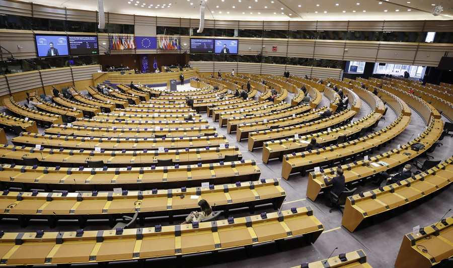 Ευρωκοινοβούλιο: «Ναι» στην άρση της πατέντας των εμβολίων – Καταψήφισαν οι ευρωβουλευτές της ΝΔ