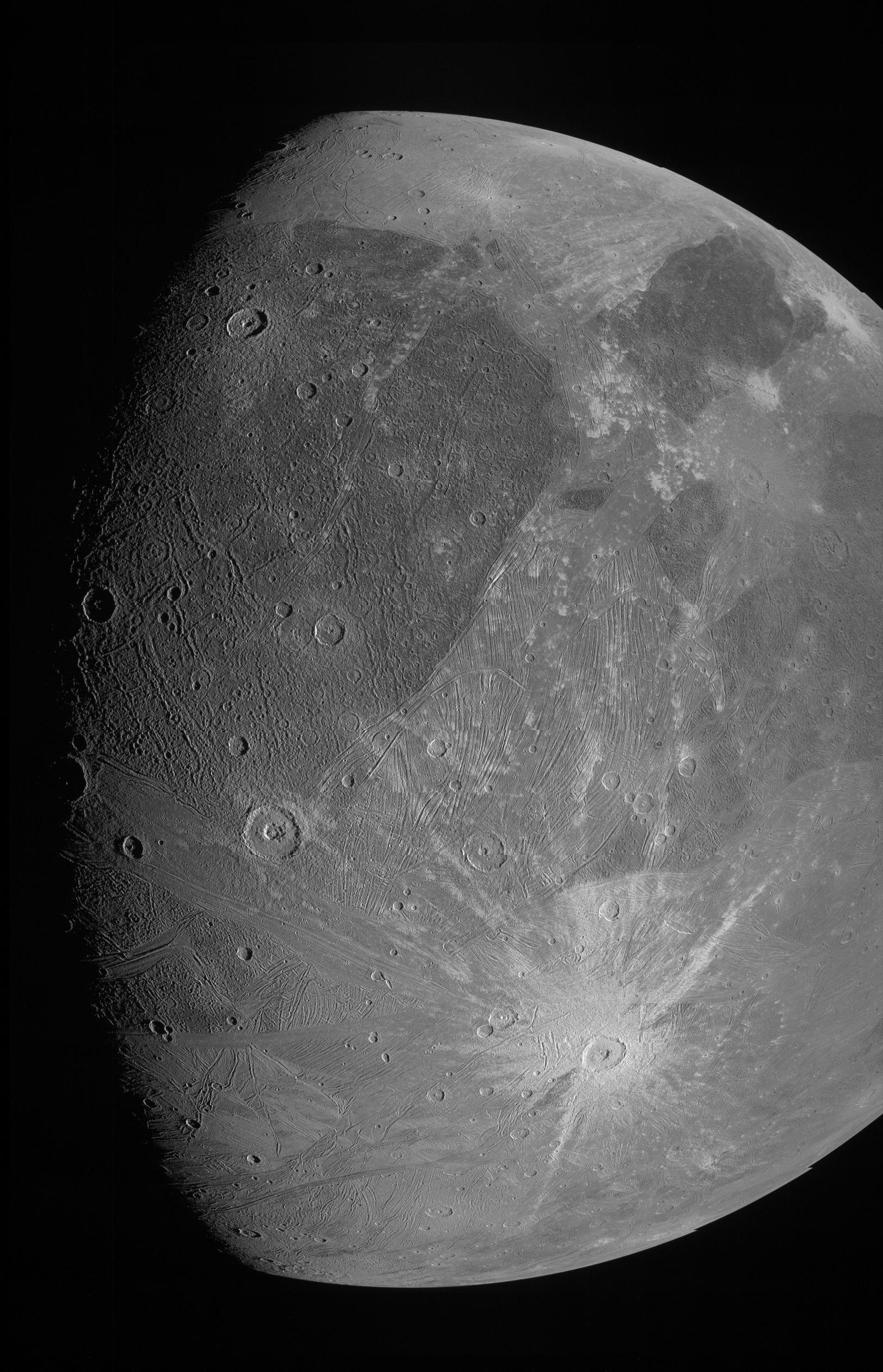 Οι πρώτες κοντινές φωτογραφίες του Γανυμήδη  από το σκάφος Juno