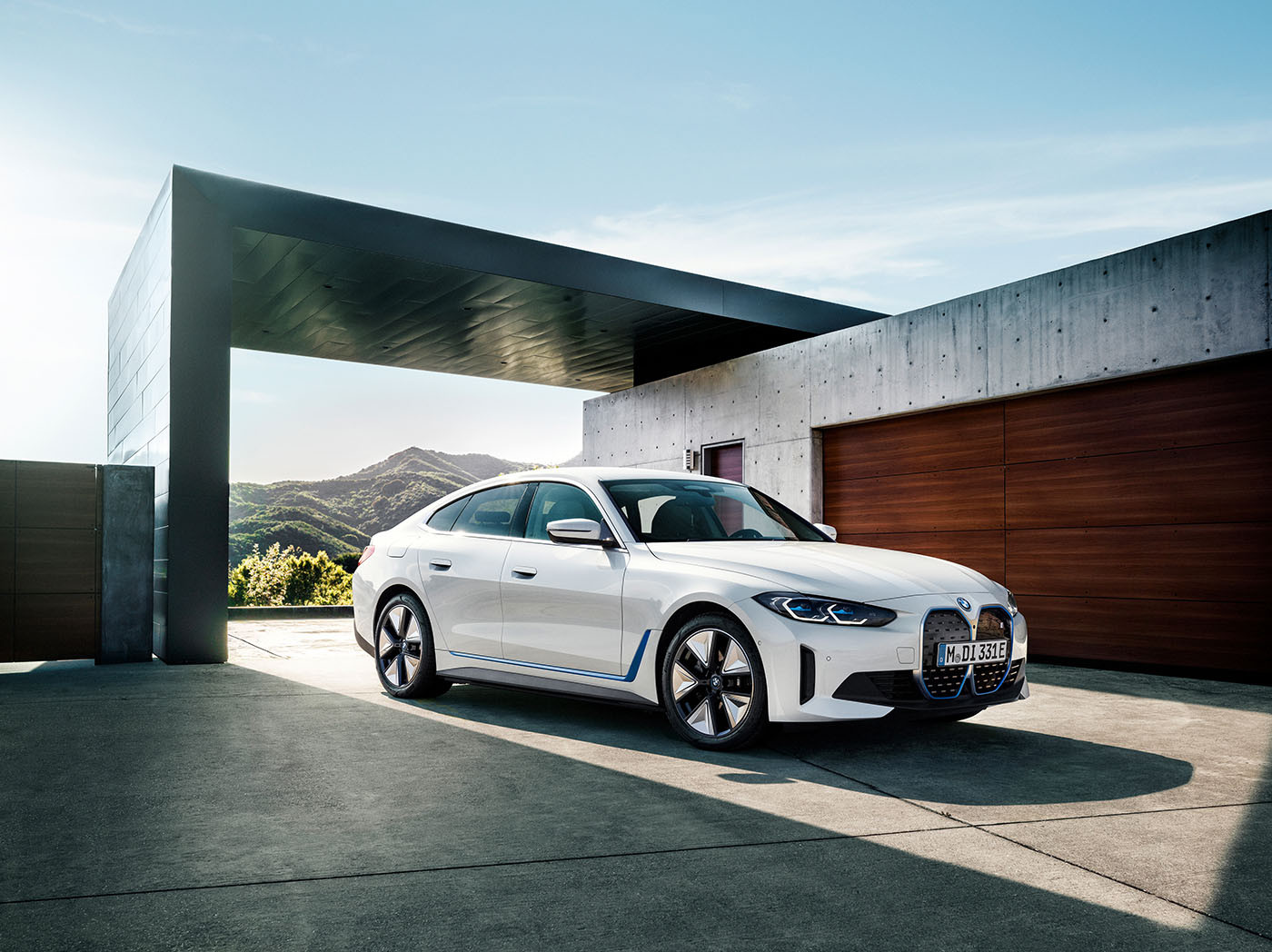 Η πρώτη πλήρως ηλεκτρική BMW i4 έρχεται τον Νοέμβριο