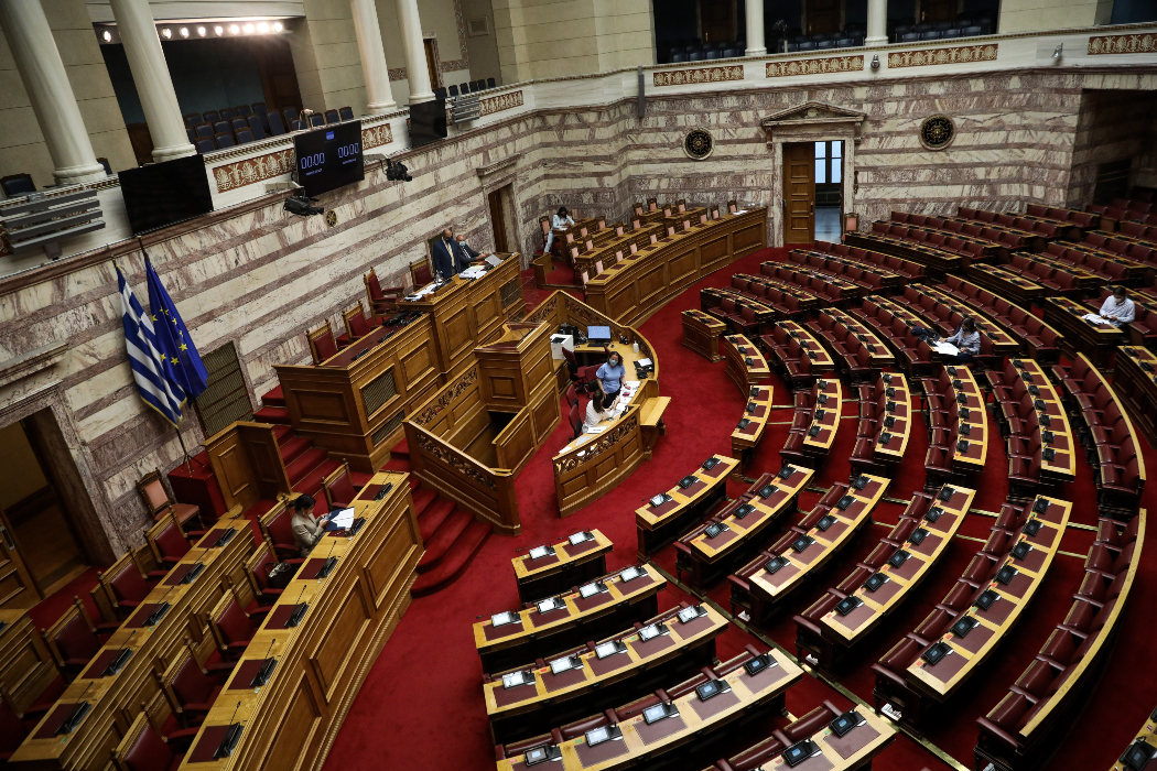 Πυρ ομαδόν από την αντιπολίτευση για το εργασιακό νομοσχέδιο Χατζηδάκη