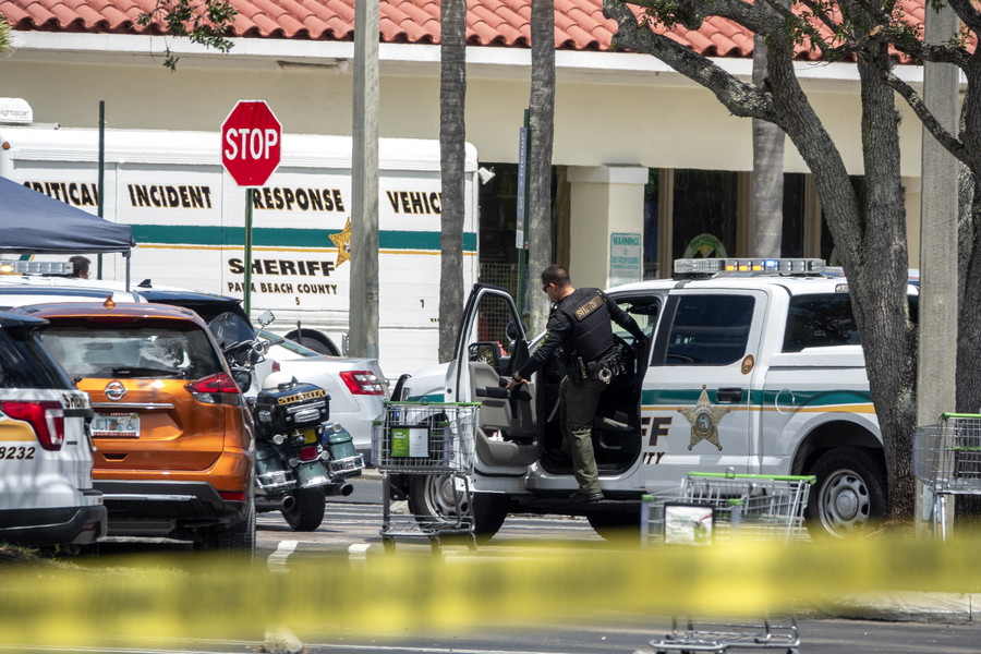 Νέο μακελειό με τρεις νεκρούς μετά από πυροβολισμούς σε σούπερ μάρκετ στη Φλόριντα
