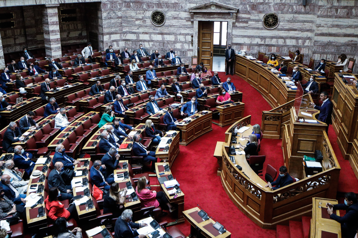 Ψηφίζεται το εργασιακό νομοσχέδιο: Πυρ ομαδόν απο τους αρχηγούς της αντιπολίτευσης