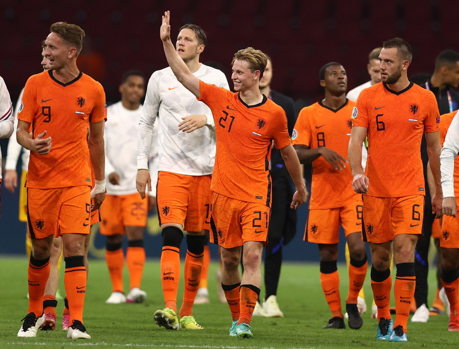 Άνετη νίκη και πρόκριση για την Ολλανδία, 2-0 την Αυστρία [Βίντεο]