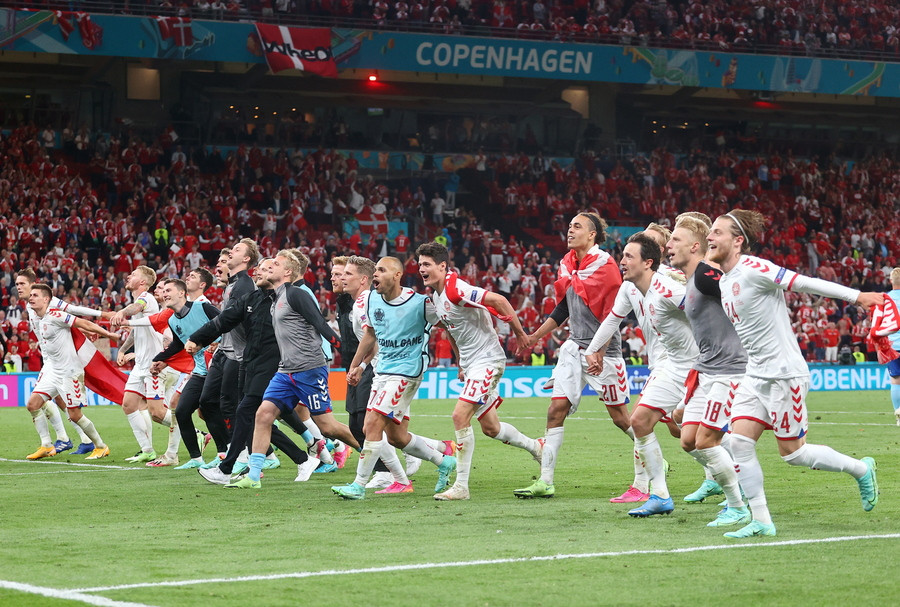 Πανάξια η Δανία 4-1 τη Ρωσία, προκρίθηκε στους 16 και παίζει με Ουαλία [Βίντεο]