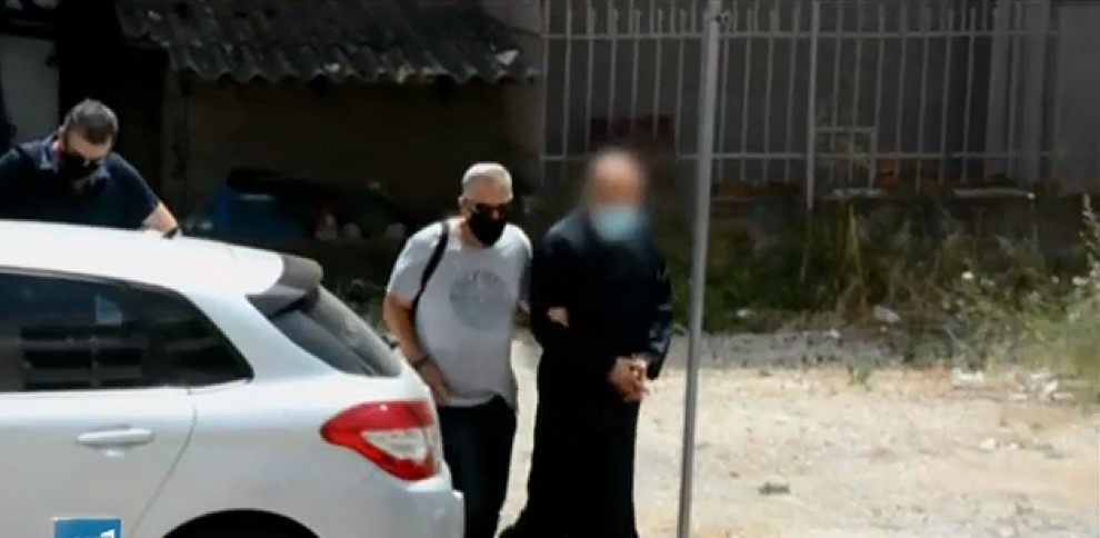 Αγρίνιο: Στις φυλακές Τρίπολης ο ιερέας που κατηγορείται για βιασμό ανηλίκων – «Στημένη» η δικογραφία, λέει ο συνήγορός του