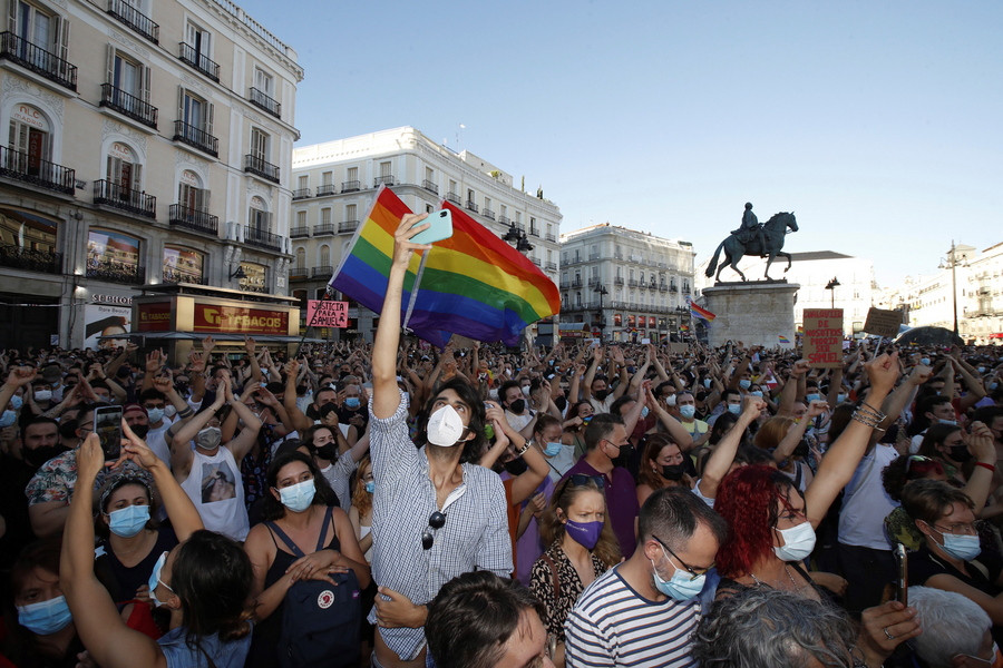 Ομοφοβικό έγκλημα συγκλονίζει την Ισπανία – Νεαρός άνδρας ξυλοκοπήθηκε μέχρι θανάτου