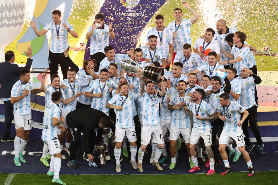 Η Αργεντινή σήκωσε το Copa America 2021 μέσα στη Βραζιλία – Πρώτο τίτλος του Μέσι με τα εθνικά χρώματα [Βίντεο]