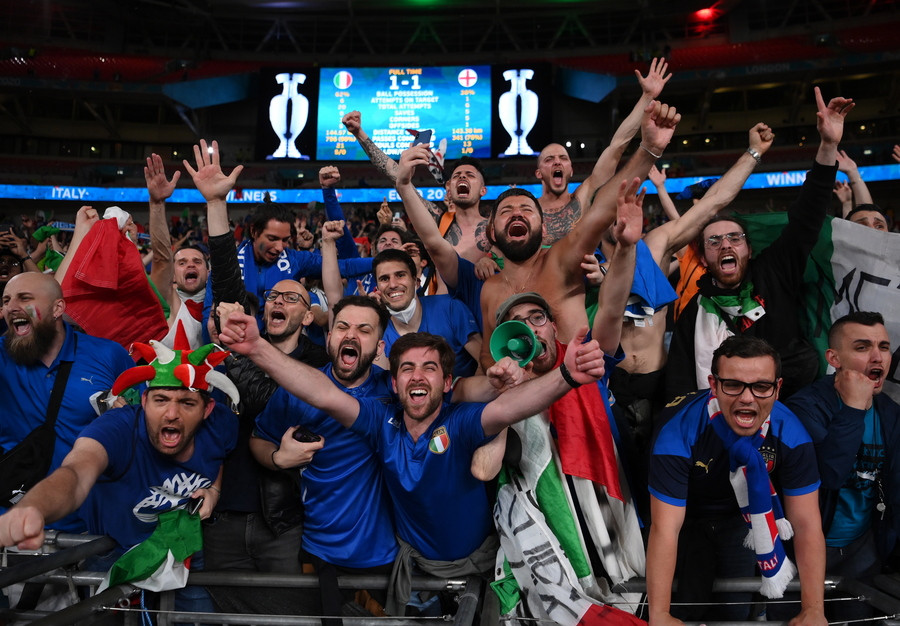 Επίθεση Άγγλων χούλιγκαν σε Ιταλούς μετά τον τελικό [Βίντεο]