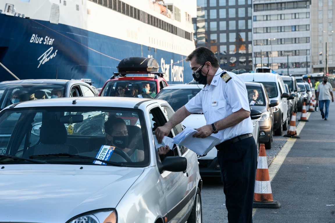 Αντιδράσεις λιμενικών στην απόφαση Πλακιωτάκη για τους ελέγχους στα πλοία