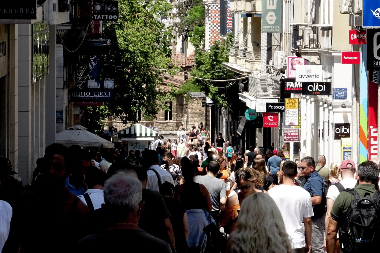 Συντηρητικότερες προβλέψεις για τα κρούσματα τον Αύγουστο από Σαρηγιάννη