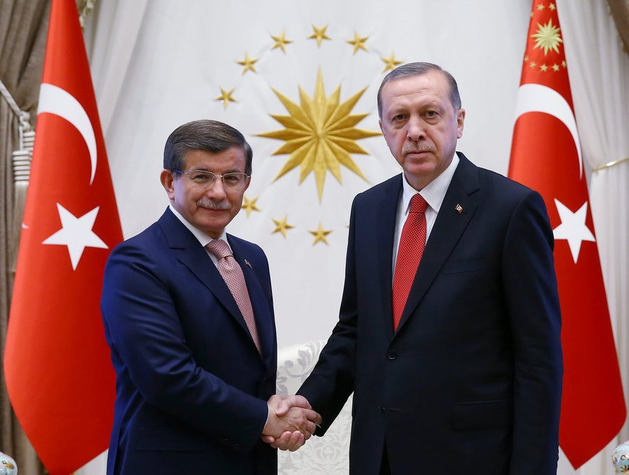 Αχμέτ Νταβούτογλου: «Τμήμα της κυβέρνησης Ερντογάν μοιάζει με τη μαφία»