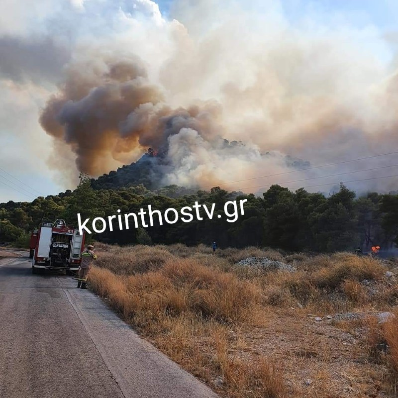 Φωτιά στην Κορινθία: Εκκένωση χωριού και μήνυμα από το 112