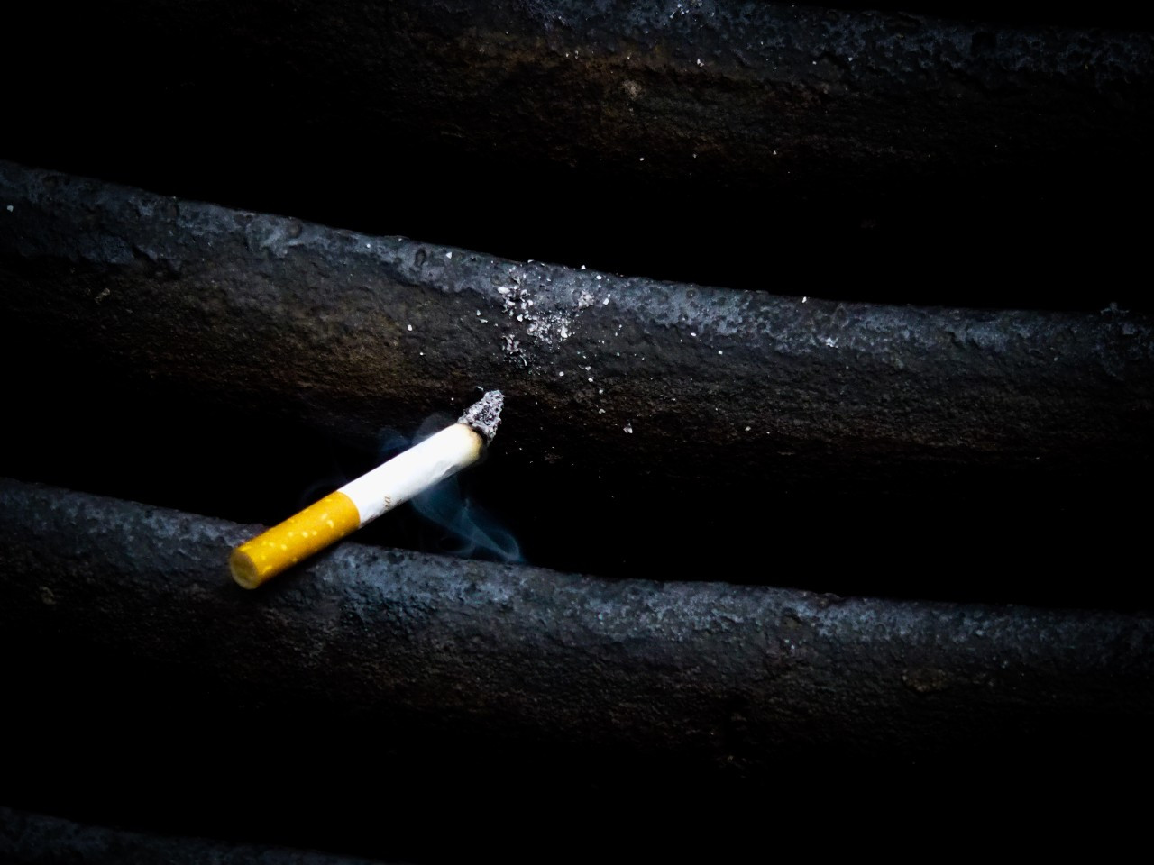 Η καπνοβιομηχανία Philip Morris θέλει να απαγορευτούν τα τσιγάρα