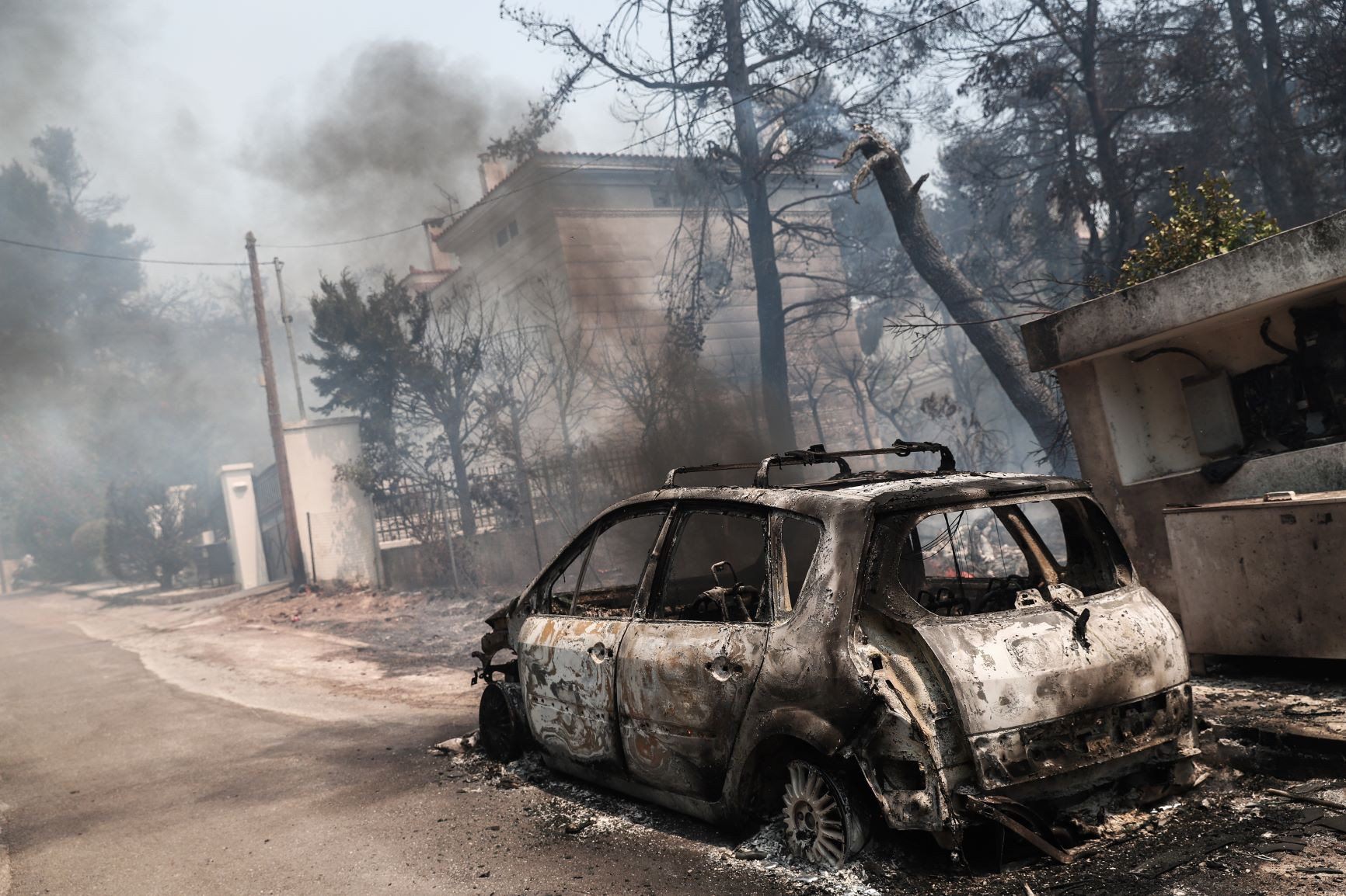 Πυρκαγιά στη Σταμάτα Αττικής – Στα σπίτια οι φλόγες