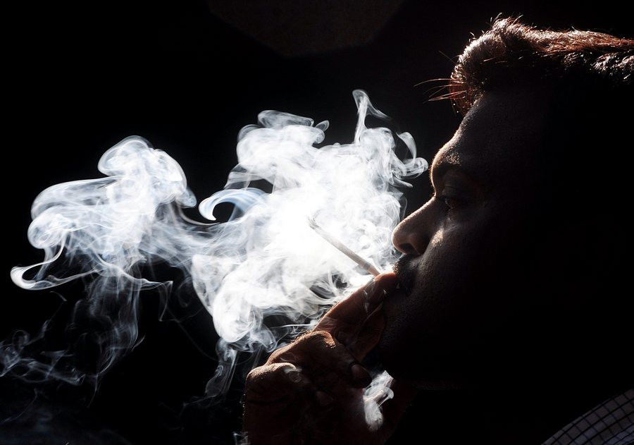 Ενας κόσμος χωρίς τσιγάρο; Η «φωτιά» πίσω από τη νέα στρατηγική της βιομηχανίας καπνού