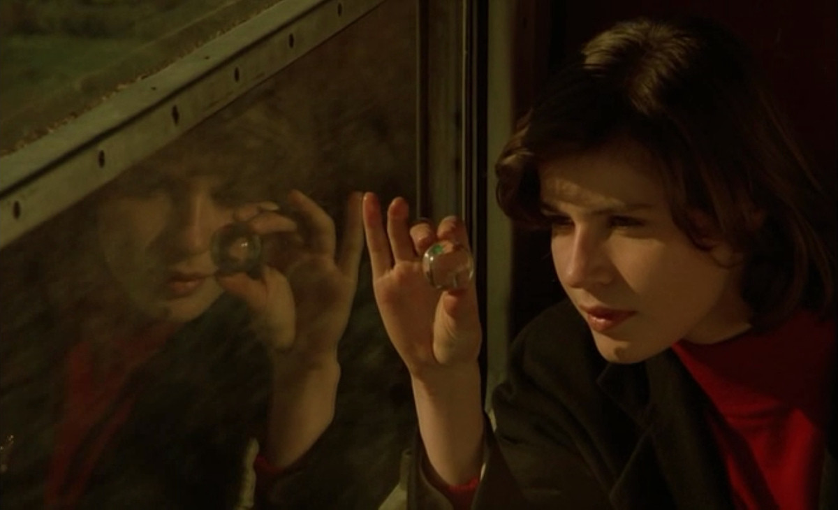 «Η Διπλή Ζωή Της Βερόνικα» έκλεισε τα 30: Η διαχρονική ταινία του Κριστόφ Κισλόφσκι με την Ιρέν Ζακόμπ