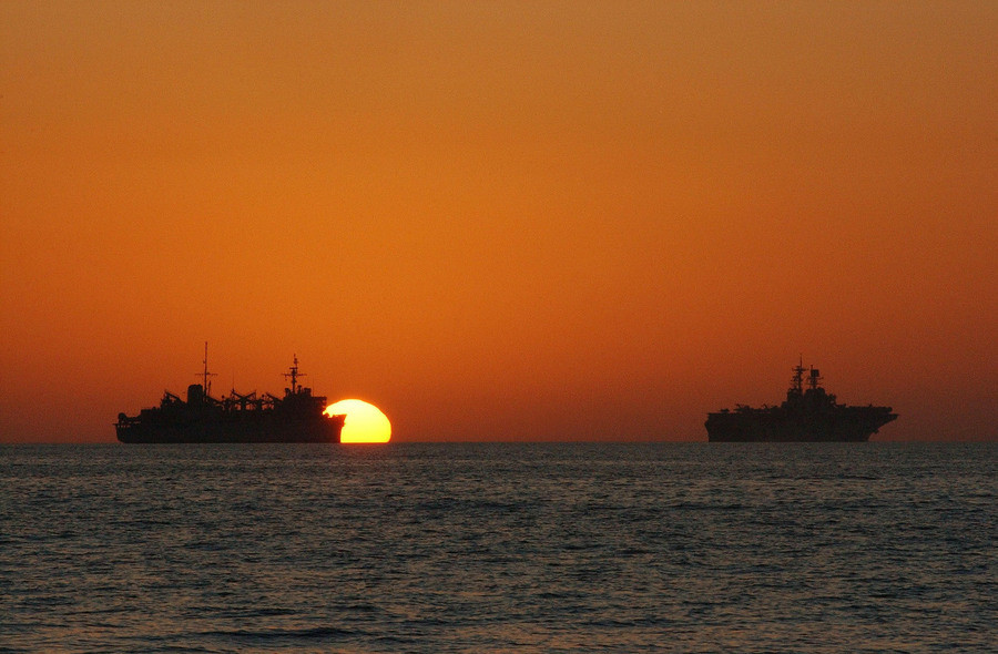 Επίθεση σε πλοίο στη θάλασσα του Ομάν: Η Τεχεράνη προειδοποιεί ότι θα απαντήσει αν τεθεί στο στόχαστρο