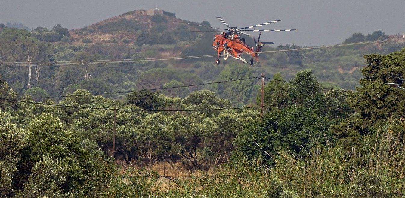 Φωτιά στην Κω: Κοντά σε κατοικημένη περιοχή οι φλόγες