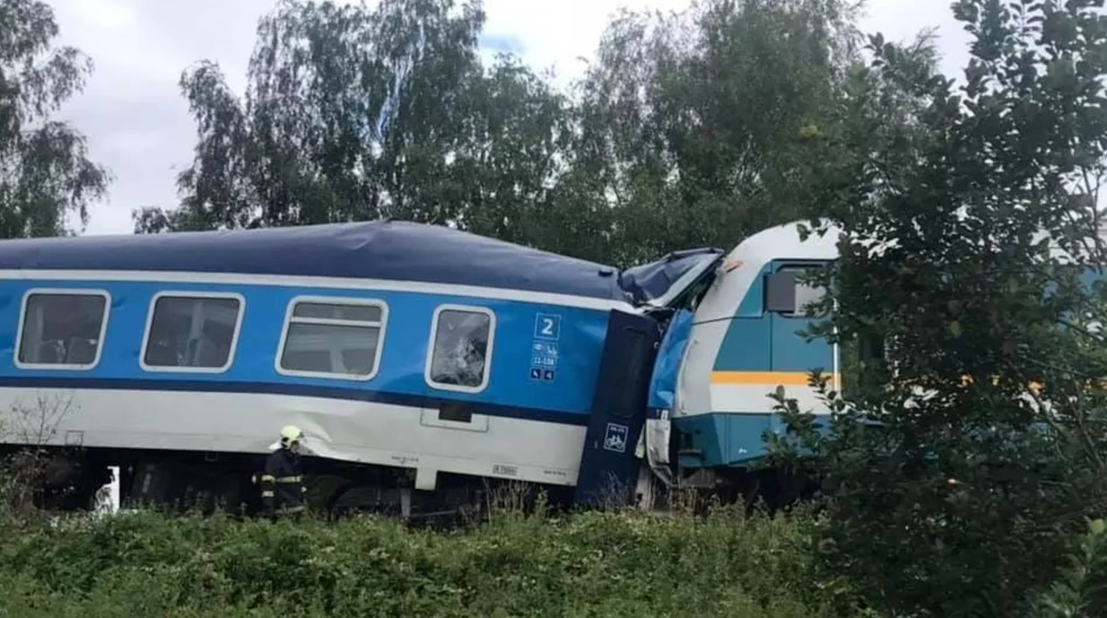 Νεκροί και τραυματίες από σύγκρουση τρένων στην Τσεχία