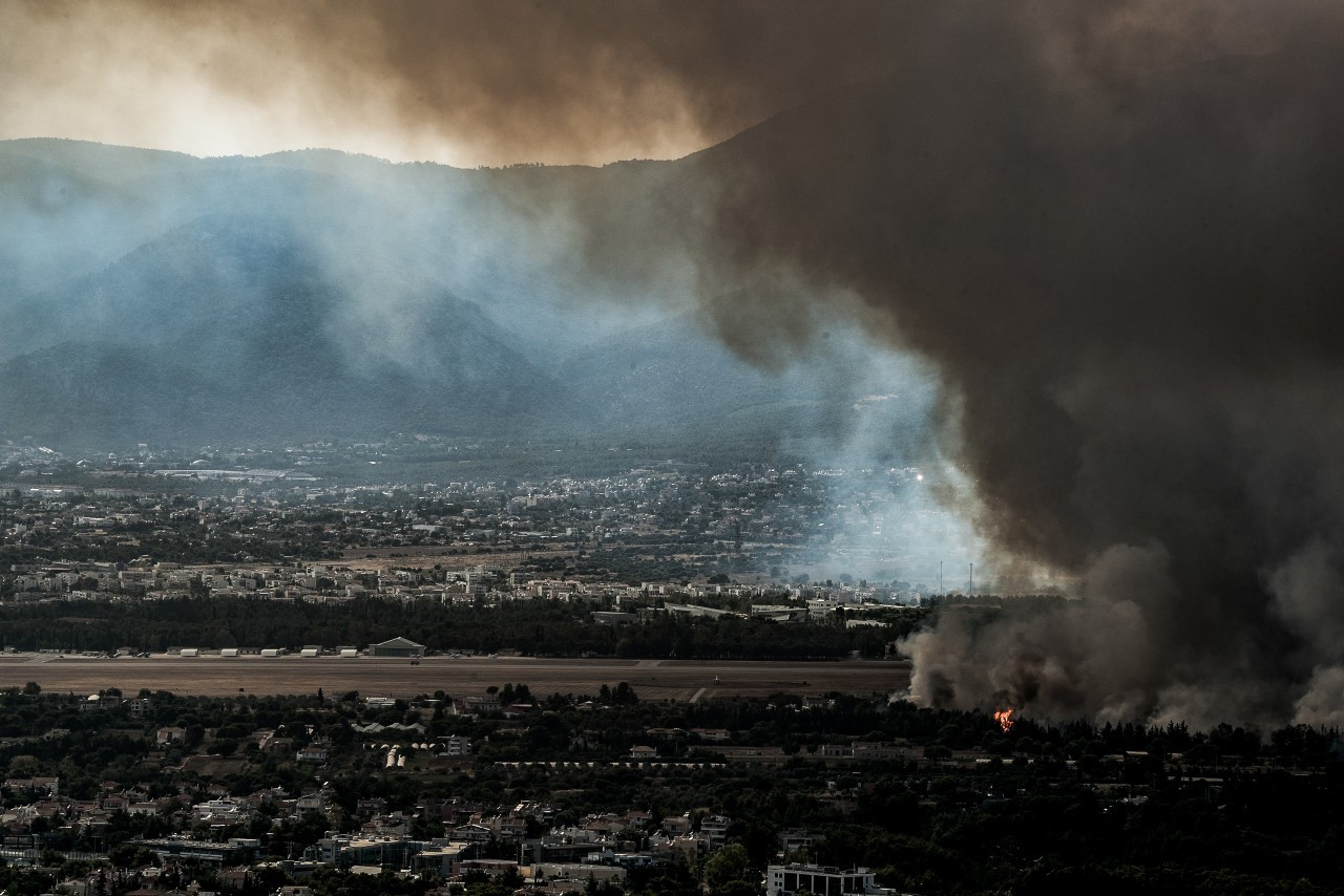Εισαγγελική παρέμβαση για τα αίτια της πυρκαγιάς στη Βαρυμπόμπη