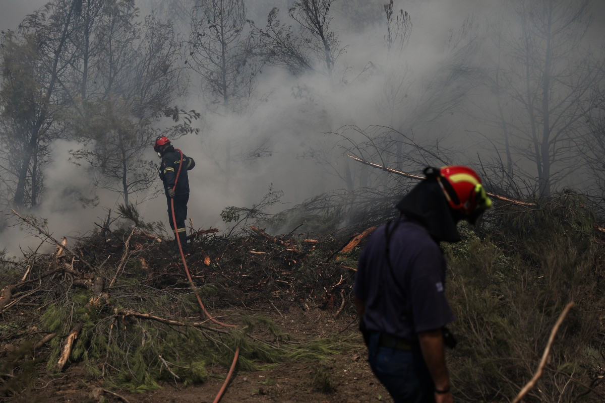Εθελοντές πυροσβέστες καταγγέλλουν ότι πήγαν να βοηθήσουν και τους έδιωξαν