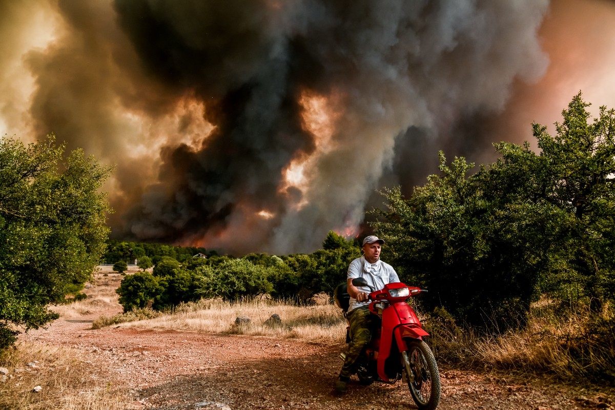 Φωτιά στα Βίλια: Γιατί δεν εστάλη μήνυμα 112 για εκκένωση