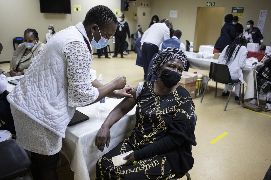 ΠΟΥ: Οι πλούσιες χώρες χλευάζουν τη δίκαιη κατανομή των εμβολίων