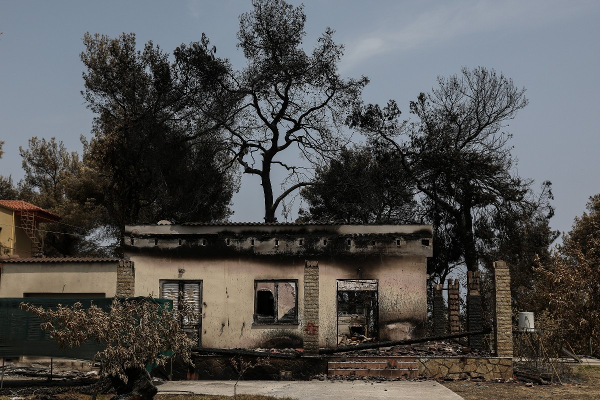 1.700 ακατάλληλα κτήρια μετά τις πυρκαγιές
