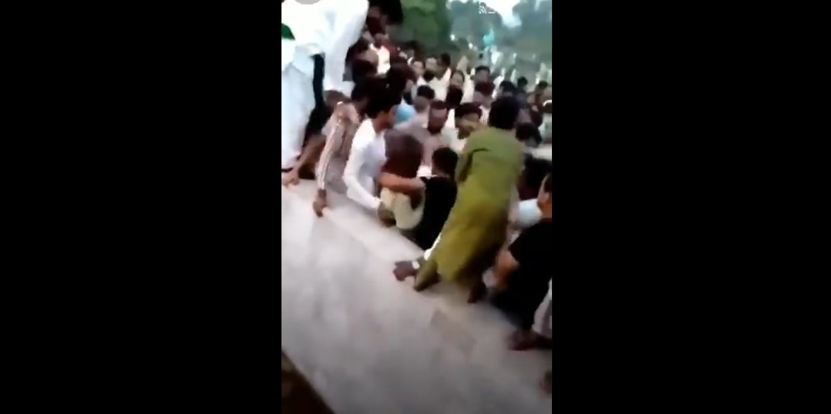 Πακιστάν: Εκατοντάδες άνδρες επιτέθηκαν σεξουαλικά σε κοπέλα που τραβούσε βίντεο στο Tik Tok