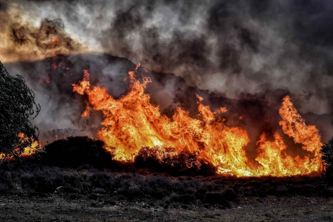 Ακραίος κίνδυνος πυρκαγιών σε Αττική και Εύβοια την Κυριακή