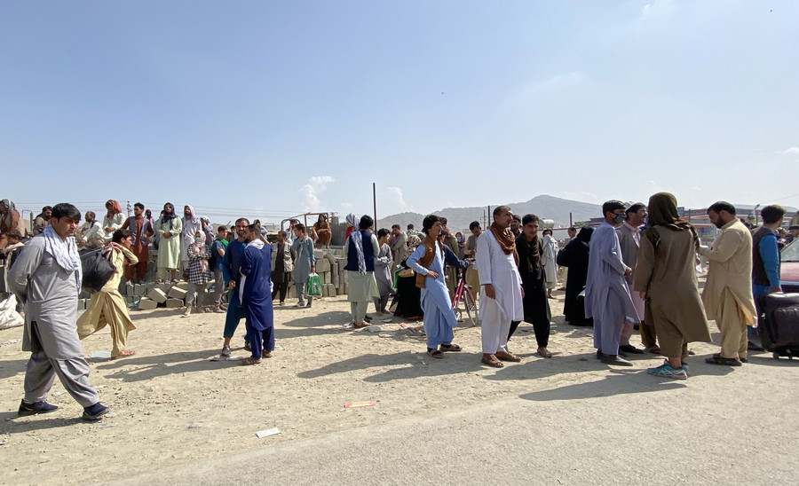 Αφγανιστάν: Ο Μπάιντεν επιτάσσει αεροπλάνα για να βοηθήσουν στην εκκένωση της Καμπούλ