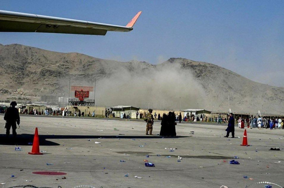Αεροδρόμιο της Καμπούλ :Δεκάδες πολίτες, 13 Αμερικανοί στρατιώτες νεκροί. Το Ισλαμικό Κράτος ανέλαβε την ευθύνη