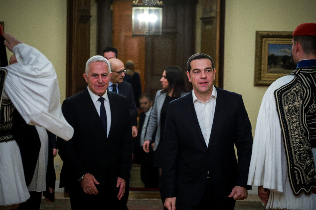 Υπουργοποίηση Αποστολάκη: Όταν ο Μητσοτάκης κατηγορούσε τον Τσίπρα για επιλογή που… θυμίζει Χούντα