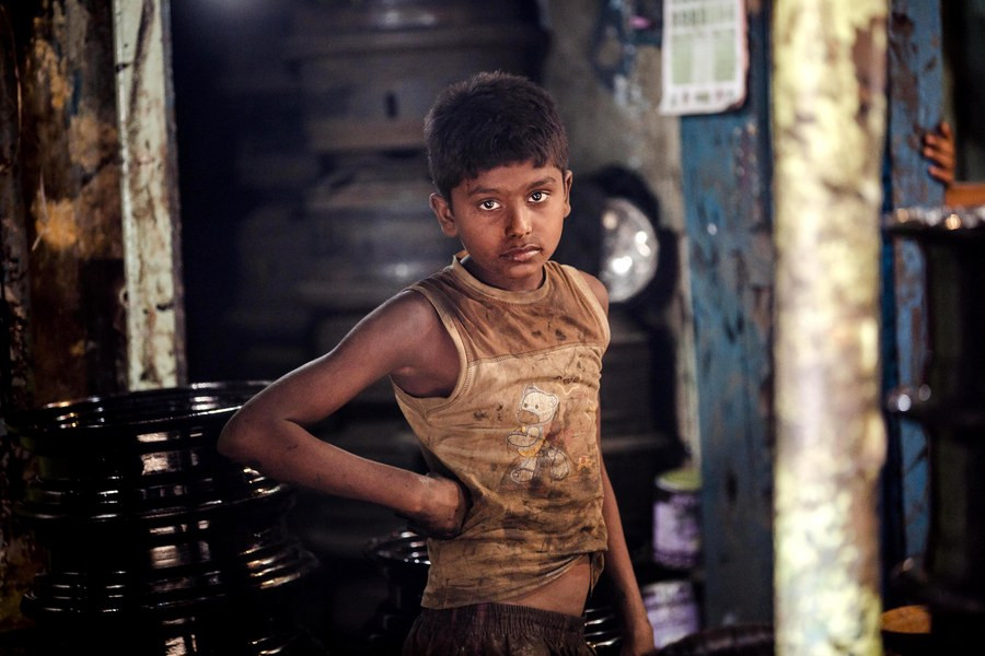 Αυξάνεται ραγδαία η παιδική εργασία: Εκατοντάδες εκατομμύρια παιδιά δουλεύουν για ένα κομμάτι ψωμί