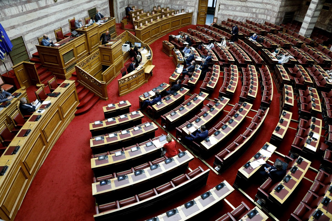 Μόνο με τις ψήφους των βουλευτών της ΝΔ πέρασε το νομοσχέδιο για τις επικουρικές