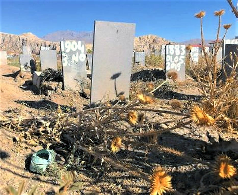 Οι τάφοι έγραφαν «Κανένας», «Παιδί» και «Αφγανός»