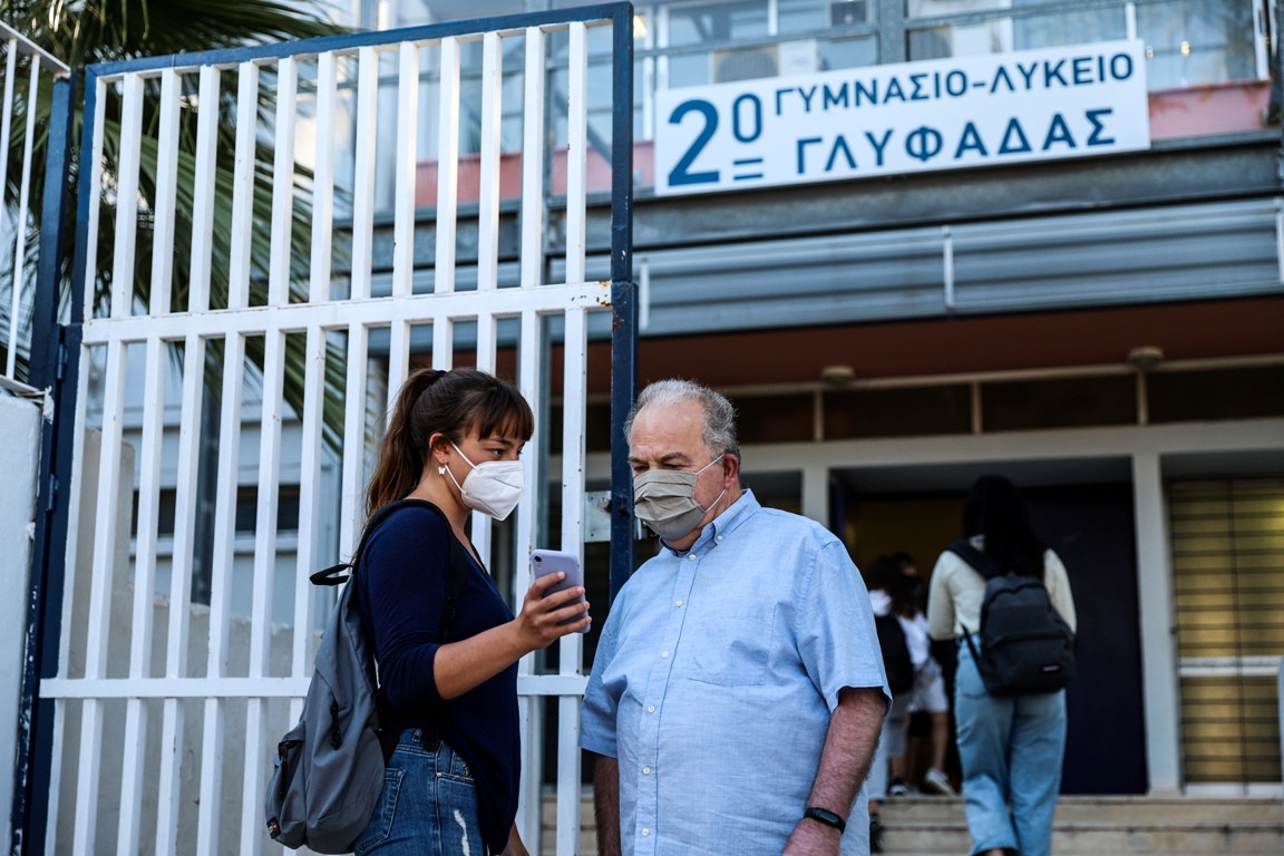 Εκπαιδευτικοί, γονείς, γιατροί στο Tvxs.gr: Εγκληματική αμέλεια το πρωτόκολλο για το άνοιγμα των σχολείων