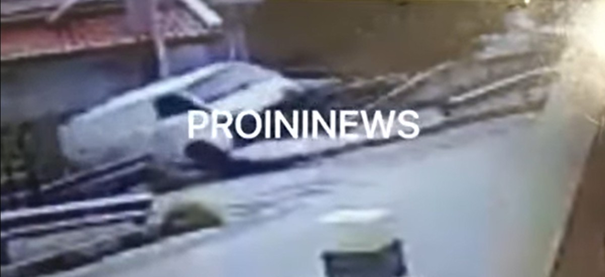 Καβάλα: Φορτηγό καταλήγει σε στέγη σπιτιού [Βίντεο]