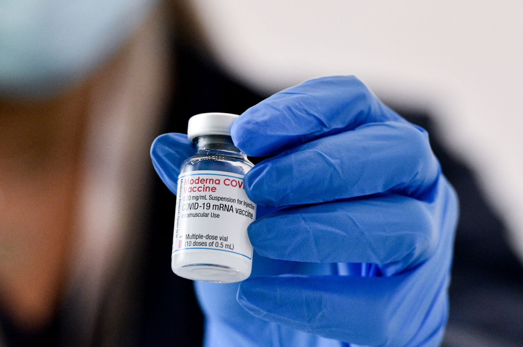 Μονοδοσικό εμβόλιο για κορονοϊό και γρίπη ετοιμάζει η Moderna