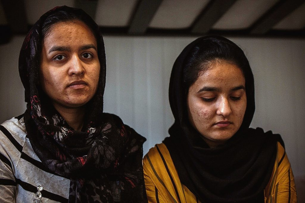 Οι συγκλονιστικές ιστορίες δυο οικογενειών από το Αφγανιστάν – Ξέφυγαν από τους Ταλιμπάν, αλλά η Ελλάδα τις στέλνει πίσω