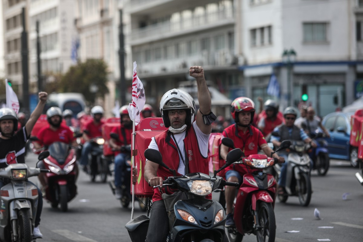«Εργαζόμενοι της efood στην Ελλάδα ΔΕΝ είστε μόνοι» – Μήνυμα αλληλεγγύης από διανομείς στη Τουρκία