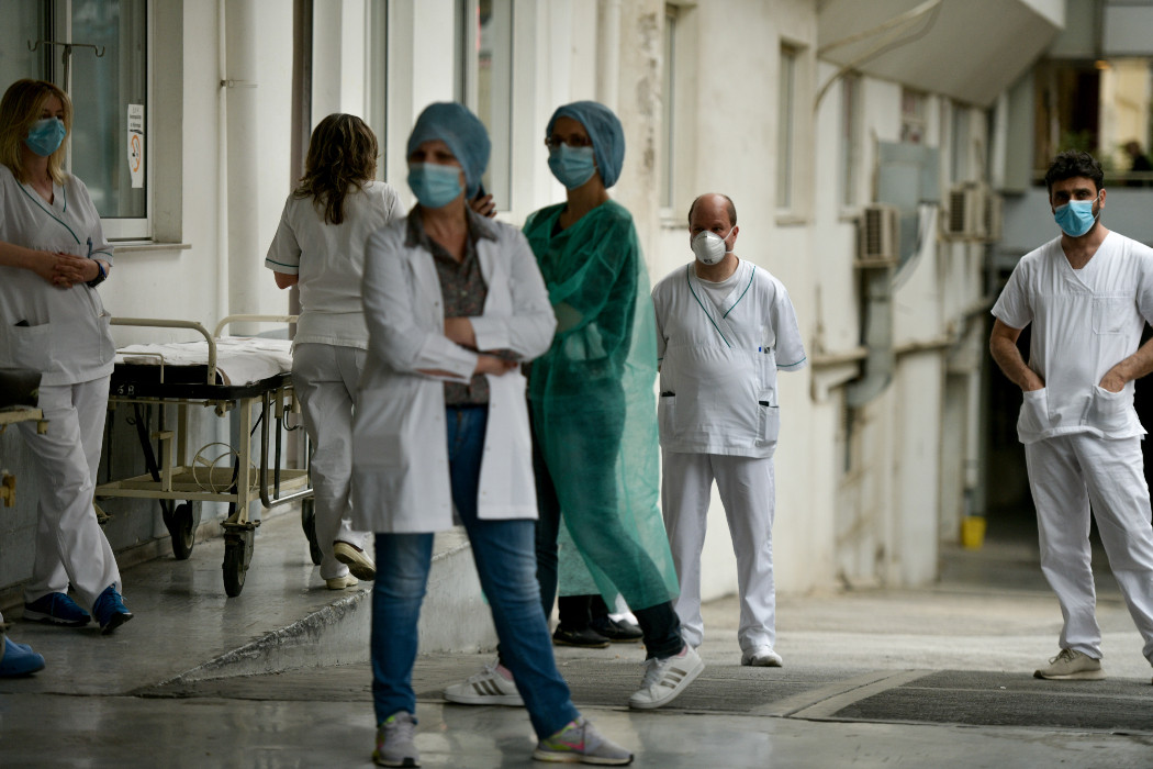 «Ρήγμα» στον ιατρικό κόσμο για τη μη νοσηλεία ασθενών Covid στις πανεπιστημιακές κλινικές