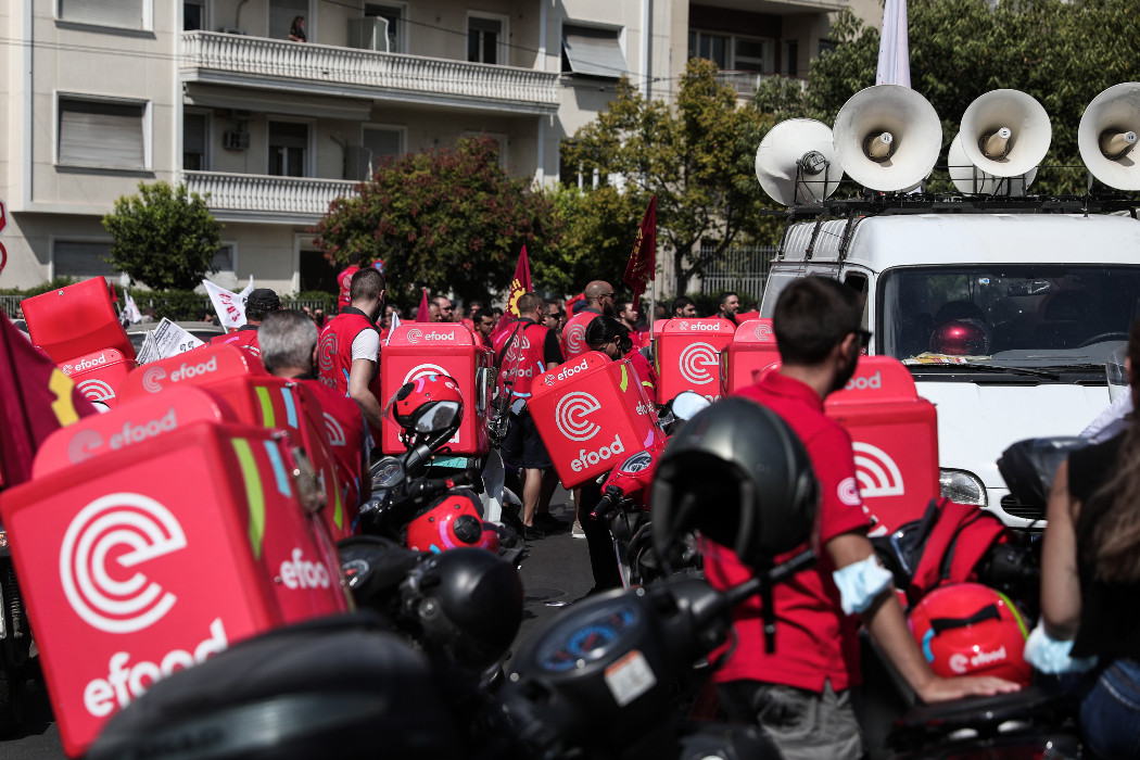 Κατατέθηκε η τροπολογία του ΣΥΡΙΖΑ για την προστασία των εργασιακών δικαιωμάτων των διανομέων