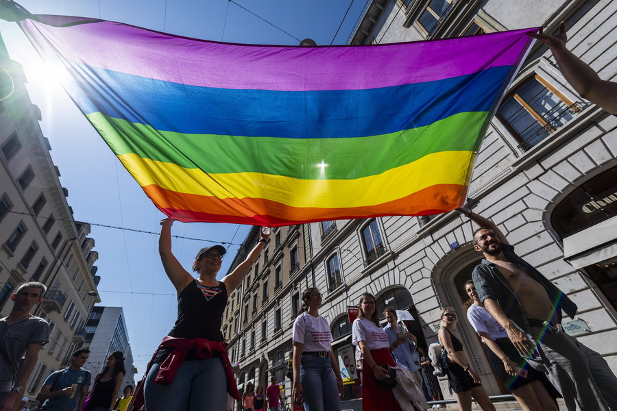 Ελβετία: «Ναι» στον γάμο ομοφυλόφιλων μέσω δημοψηφίσματος