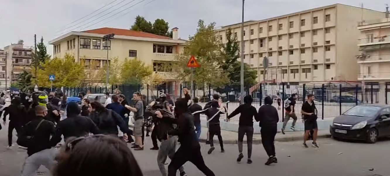 Θεσσαλονίκη: Επίθεση με καδρόνια σε φοιτητές έξω από από το 1ο-2ο ΕΠΑΛ Σταυρούπολης [Βίντεο]