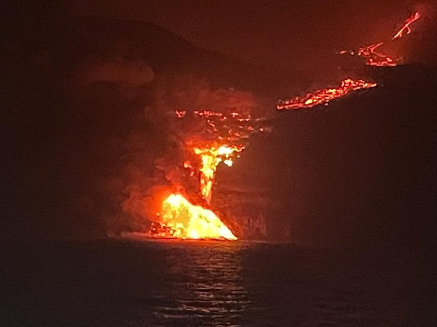 Λα Πάλμα: Η λάβα του ηφαιστείου έφτασε στον ωκεανό